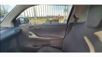 Toyota iQ  picture 5