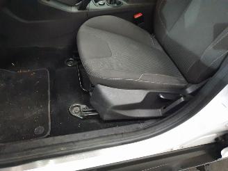 Ford Focus 1.0 EcoBoost Titanium picture 8