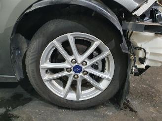 Ford Focus 1.0 EcoBoost 100pk picture 25