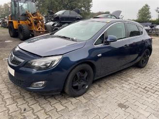 Vrakbiler auto Opel Astra Astra J (PC6/PD6/PE6/PF6), Hatchback 5-drs, 2009 / 2015 1.4 Turbo 16V 2011/3