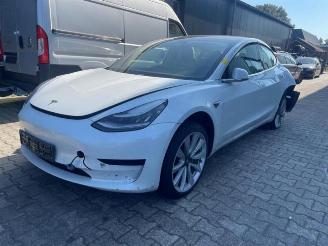 Voiture accidenté Tesla Model 3 Model 3, Sedan, 2017 Long Range AWD 75 kWh 2020/3