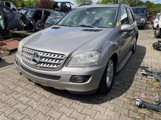 Vrakbiler auto Mercedes ML ML II (164/4JG), SUV, 2005 / 2011 3.0 ML-320 CDI 4-Matic V6 24V 2006/3