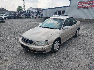 Coche siniestrado Opel Omega 2.2 16V Beige Z489 Onderdelen Y22XE Motor 2000/3