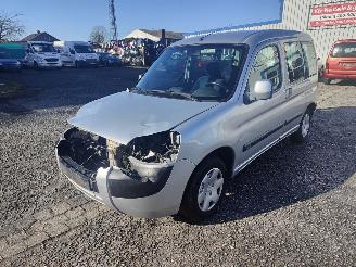 Vrakbiler auto Citroën Berlingo 1.4 Zilver EZRC Onderdelen KFW Motor 20CP37 Bak 2004/4