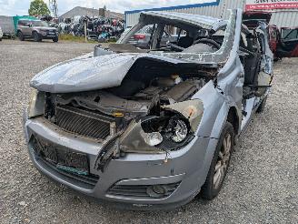 Vrakbiler auto Opel Astra 1.8 2004/10