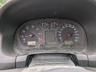 Volkswagen Golf 1.6 picture 13