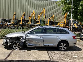 Uttjänta bilar auto Skoda Superb 15tsi 110kW 2022/2
