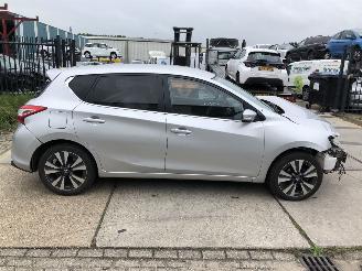 krockskadad bil auto Nissan Pulsar 12DIG-T N-CONNECTA 2016/10