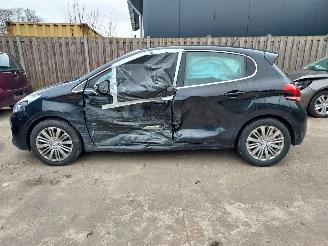 Peugeot 208  picture 7