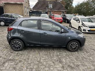 Mazda 2  picture 6