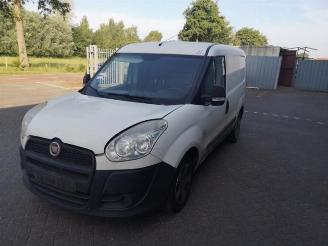Coche siniestrado Fiat Doblo Doblo Cargo (263), Van, 2010 1.3 MJ 16V DPF Euro 5 2014/4