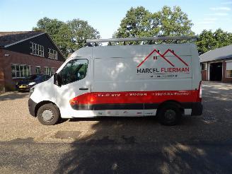 krockskadad bil bedrijf Nissan Nv400 2.3D 74KW L2H2 F33.10 2014/1