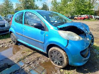 Peugeot 107 1.0-12V XS picture 1