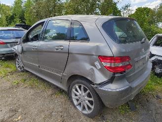 skadebil motor Mercedes B-klasse 170 2006/10