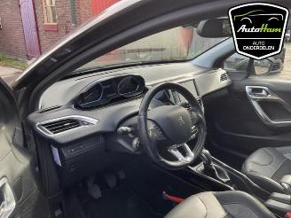 Peugeot 2008 2008 (CU), MPV, 2013 / 2019 1.2 12V e-THP PureTech 110 picture 11