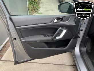 Peugeot 308 308 SW (L4/L9/LC/LJ/LR), Combi 5-drs, 2014 / 2021 1.2 12V e-THP PureTech 130 picture 32