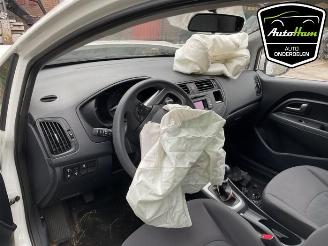 Kia Rio Rio III (UB), Hatchback, 2011 / 2017 1.2 CVVT 16V picture 15