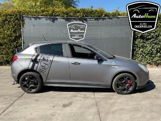 Vrakbiler auto Alfa Romeo Giulietta Giulietta (940), Hatchback, 2010 / 2020 1.75 TBI 16V QV 2015/5