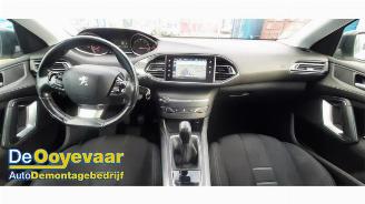 Peugeot 308 308 (L3/L8/LB/LH/LP), Hatchback 5-drs, 2013 / 2021 1.2 12V e-THP PureTech 110 picture 2