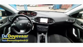 Peugeot 308 308 (L3/L8/LB/LH/LP), Hatchback 5-drs, 2013 / 2021 1.2 12V e-THP PureTech 110 picture 2