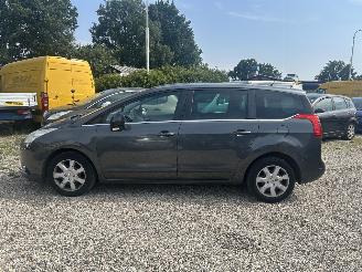 Peugeot 5008 1.6 HDiF Blue Lease 7p picture 3