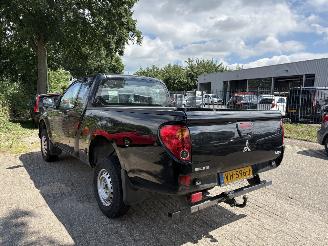 Mitsubishi L-200 4x4 2.5 DI-D Club Cab Invite 4X4 MOTORSCHADE !!!! picture 4