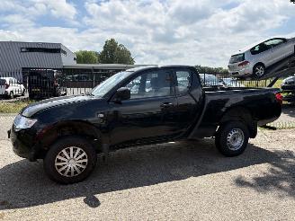 Mitsubishi L-200 4x4 2.5 DI-D Club Cab Invite 4X4 MOTORSCHADE !!!! picture 2