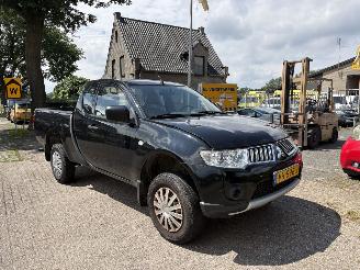 Mitsubishi L-200 4x4 2.5 DI-D Club Cab Invite 4X4 MOTORSCHADE !!!! picture 13