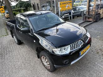 Mitsubishi L-200 4x4 2.5 DI-D Club Cab Invite 4X4 MOTORSCHADE !!!! picture 26
