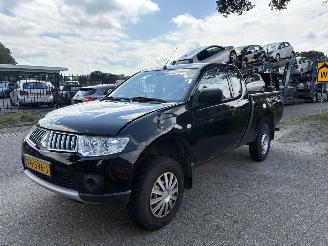 Mitsubishi L-200 4x4 2.5 DI-D Club Cab Invite 4X4 MOTORSCHADE !!!! picture 24