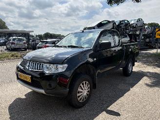 Uttjänta bilar auto Mitsubishi L-200 4x4 2.5 DI-D Club Cab Invite 4X4 MOTORSCHADE !!!! 2014/3