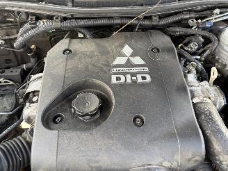 Mitsubishi L-200 4x4 2.5 DI-D Club Cab Invite 4X4 MOTORSCHADE !!!! picture 21