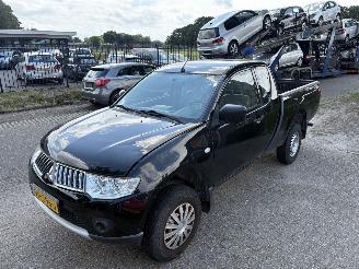 Mitsubishi L-200 4x4 2.5 DI-D Club Cab Invite 4X4 MOTORSCHADE !!!! picture 25