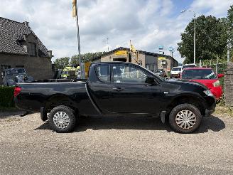 Mitsubishi L-200 4x4 2.5 DI-D Club Cab Invite 4X4 MOTORSCHADE !!!! picture 15