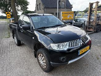 Mitsubishi L-200 4x4 2.5 DI-D Club Cab Invite 4X4 MOTORSCHADE !!!! picture 27