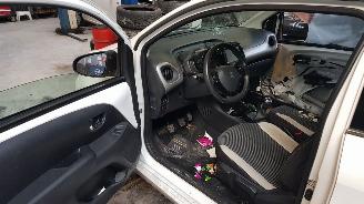 Peugeot 108 1.0 e-VTI Allure Top! picture 6