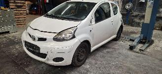 krockskadad bil auto Toyota Aygo 1.0 12V Cool 2011/12