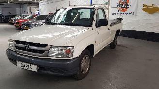 skadebil bedrijf Toyota Hilux 2.5 D4-D   2WD    90 16V PICK-UP  DSL 2.494CC 65KW 88PK NAP... 2004/3