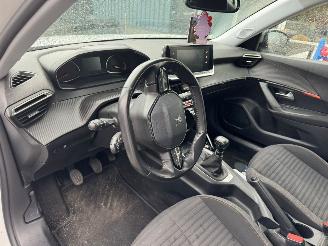 Peugeot 2008 1.2 PureTech Blue Lease Active picture 9