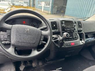 Peugeot Boxer 330 2.2 BlueHDi 140 L2H2 Premium picture 9