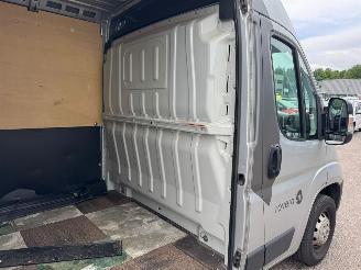 Peugeot Boxer 330 2.2 BlueHDi 140 L2H2 Premium picture 16
