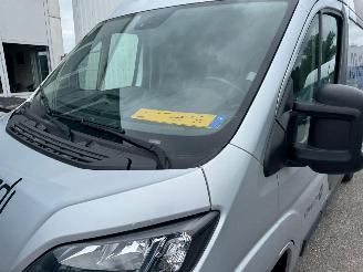 Peugeot Boxer 330 2.2 BlueHDi 140 L2H2 Premium picture 2
