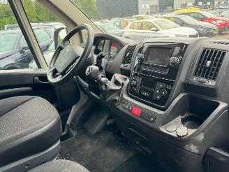 Peugeot Boxer 330 2.2 BlueHDi 140 L2H2 Premium picture 10
