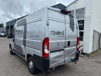 Peugeot Boxer 330 2.2 BlueHDi 140 L2H2 Premium picture 4