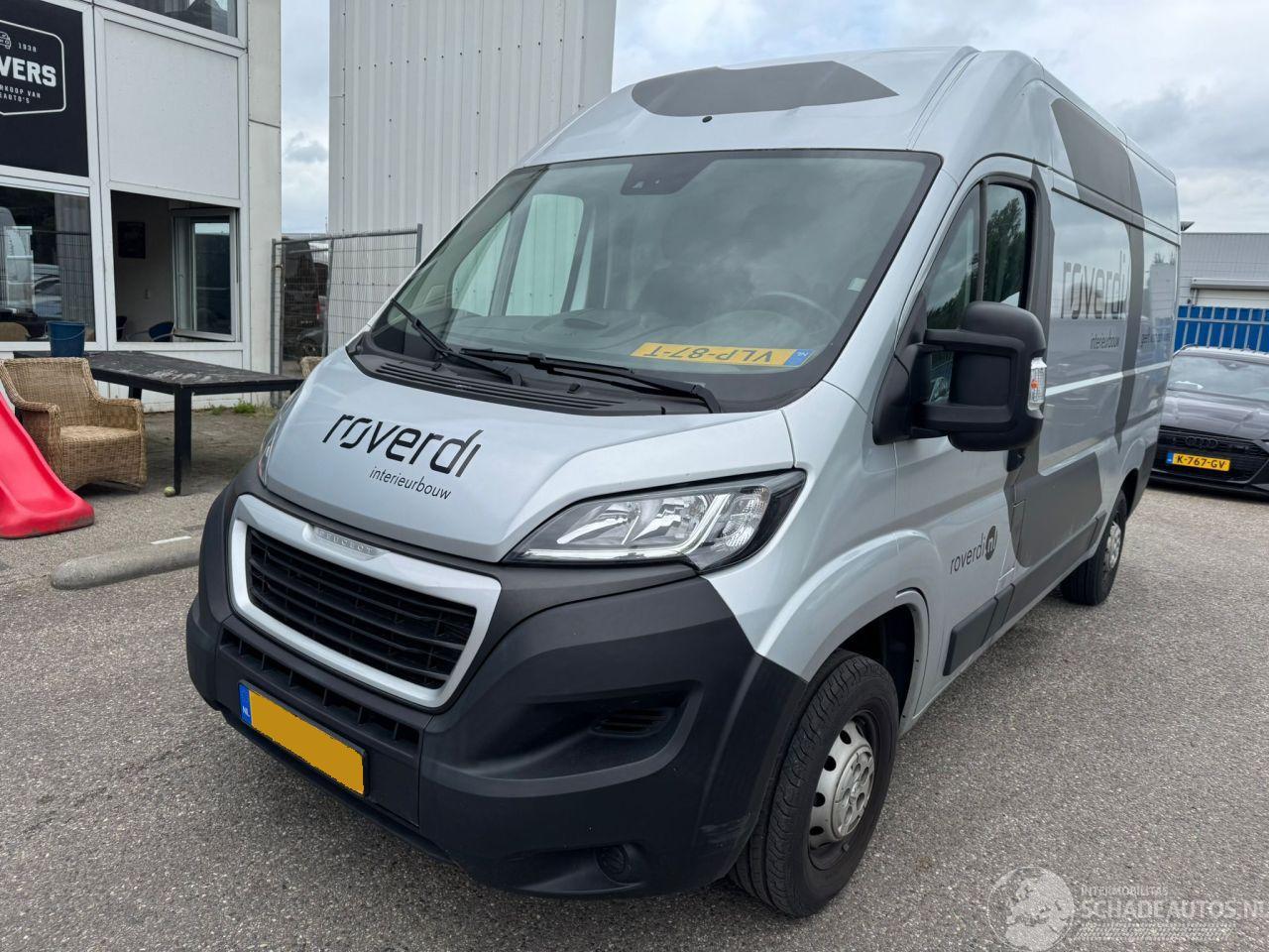 Peugeot Boxer 330 2.2 BlueHDi 140 L2H2 Premium