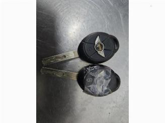 krockskadad bil auto Mini Mini Mini One/Cooper (R50), Hatchback, 2001 / 2007 1.6 16V Cooper 2006/1