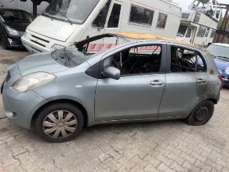 Toyota Yaris Yaris II (P9), Hatchback, 2005 / 2014 1.3 16V VVT-i picture 2