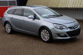 Coche siniestrado Opel Astra Astra J Sports Tourer (PD8/PE8/PF8), Combi, 2010 / 2015 1.7 CDTi 16V 2013/7