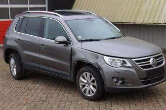 Salvage car Volkswagen Tiguan Tiguan (5N1/2), SUV, 2007 / 2018 2.0 TDI 16V 4Motion 2008/10
