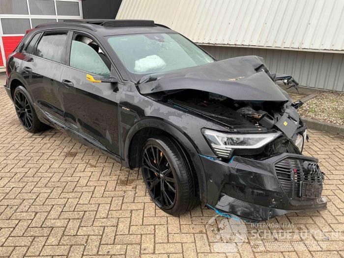 Audi E-tron e-tron (GEN), SUV, 2018 / 2023 55 quattro